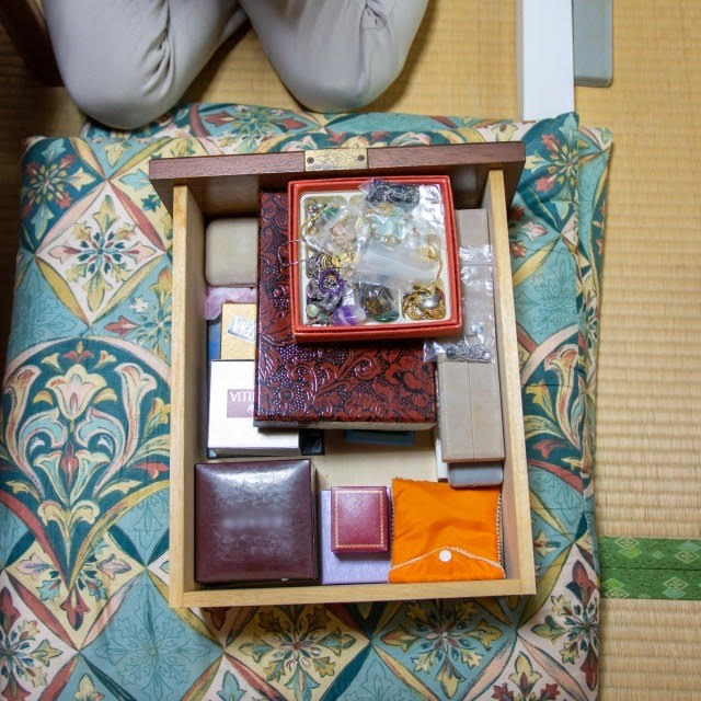 arrangement of belongings
